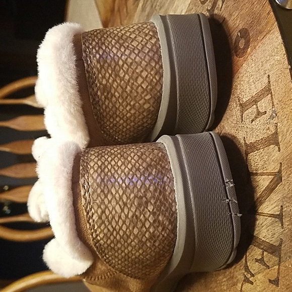 Bzees Golly Bootie Size 7 Chestnut - Picture 5 of 8